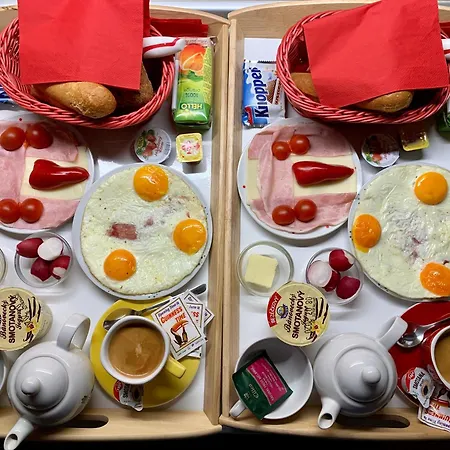 Guest house Park - 2 Izbove Apartmany Na Prenajom Nove Mesto nad Vahom
