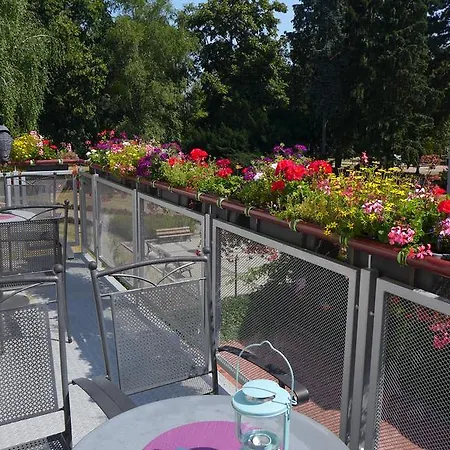 Penzión pre hostí Park - apartmány na prenájom 4*